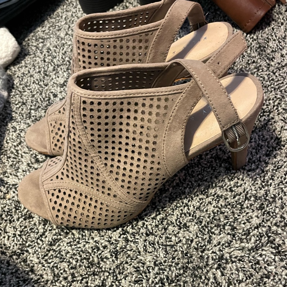 Size 8 tan heels